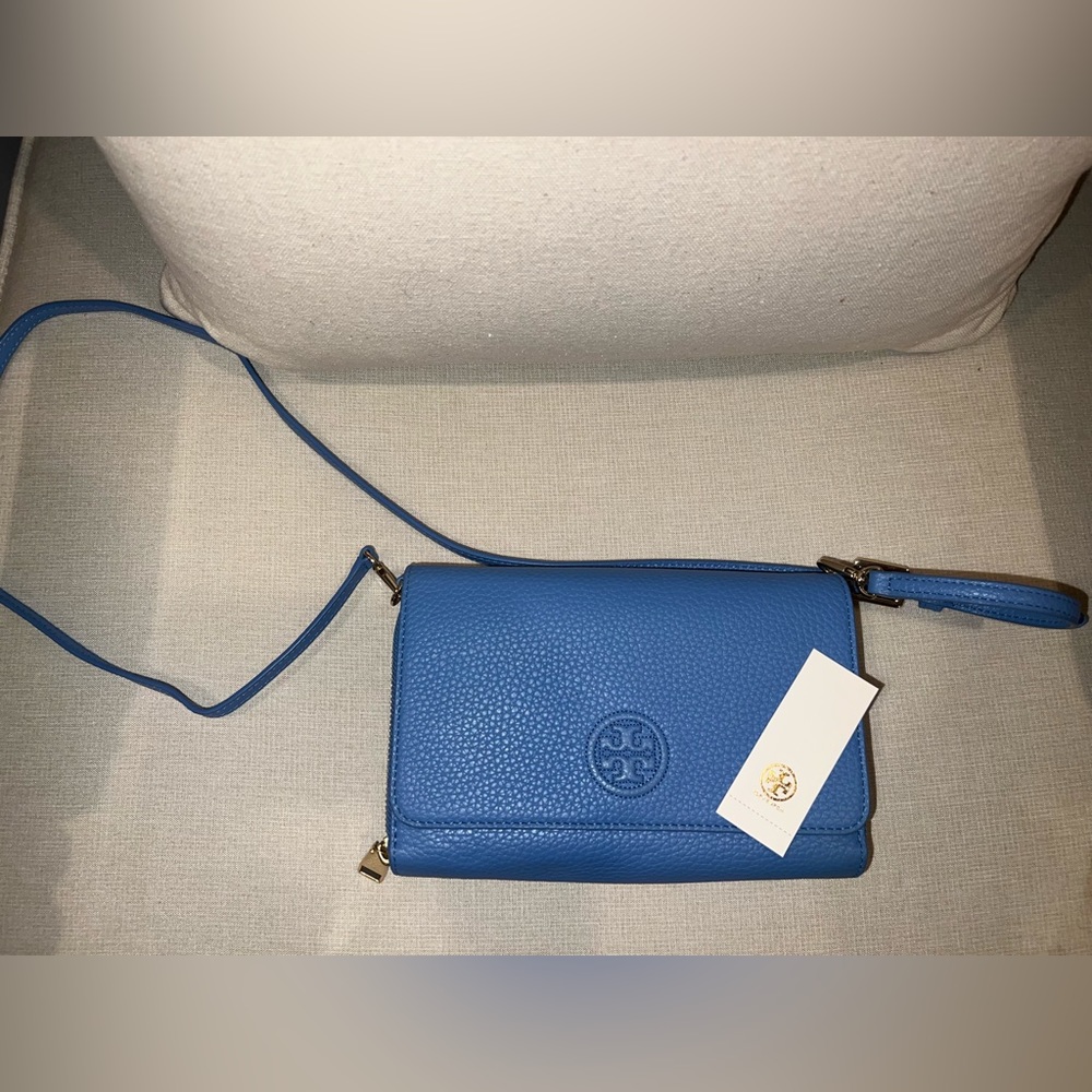 Tory Burch Bombe Flat Wallet Crossbody